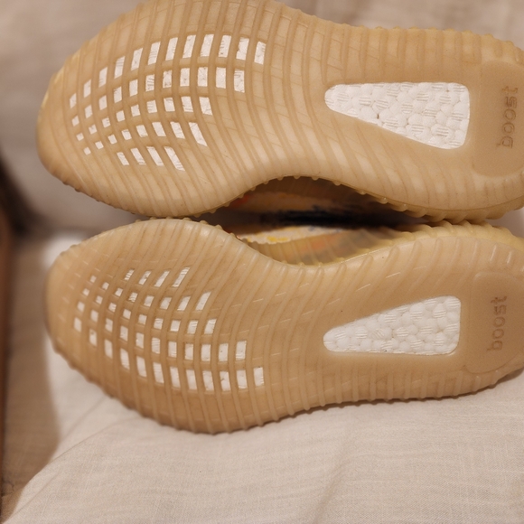 Yeezy 350 Oat - Picture 4 of 6